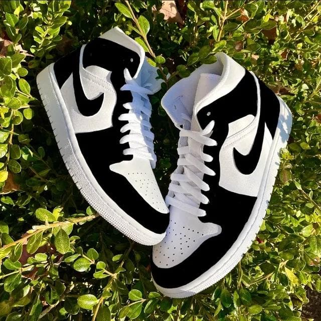 Custom Air Jordan 1 Mid Black Lack Panda Colorblock 🖤🎲 – insdrip